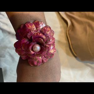 3/$15 Metal flower cuff bracelet pink gold splatter